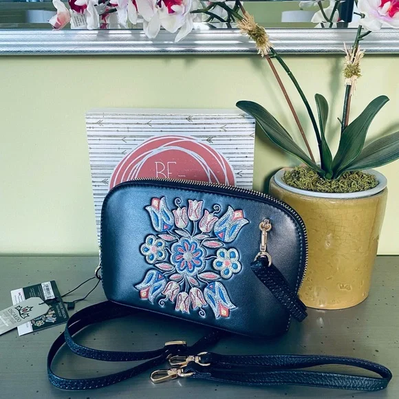 Canadian artist crossbody/wristlet bag - Picture 6 of 7